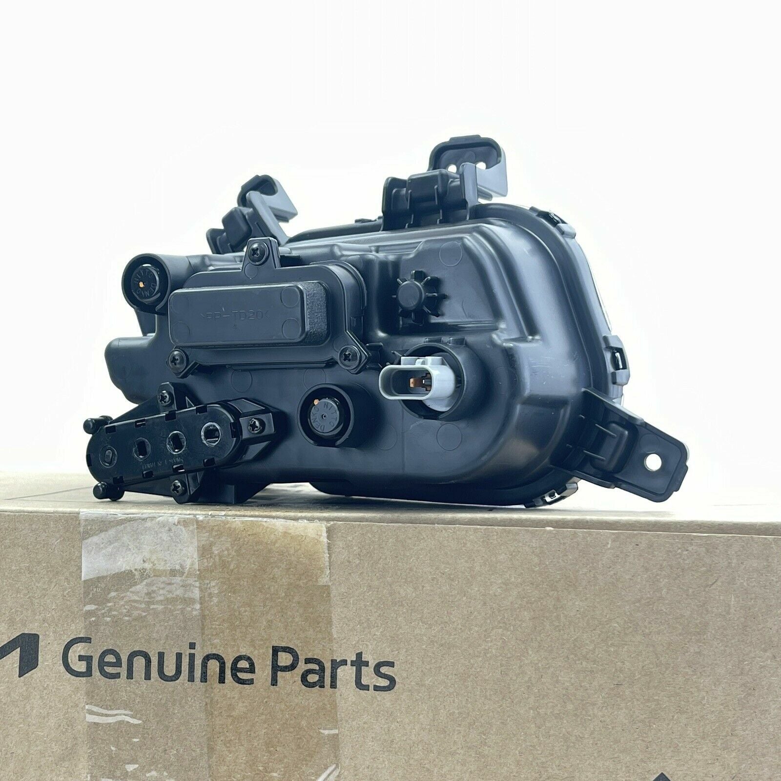 GENUINE Front Right Passenger Side Fog Light Lamp for Kia Sorento 92202P2000