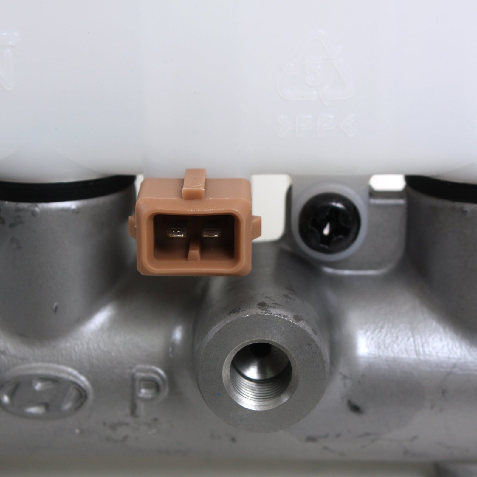 GENUINE 585102D300 Brake Master Cylinder for Hyundai Elantra 2001-2006