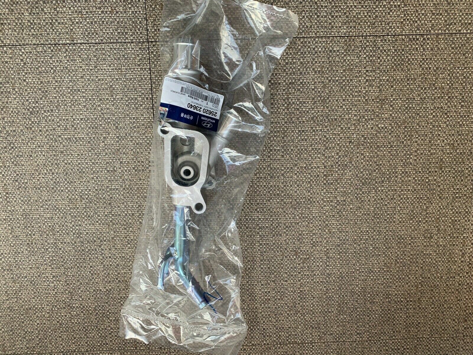 GENUINE Thermostat Housing Assembly for Hyundai 2562023640