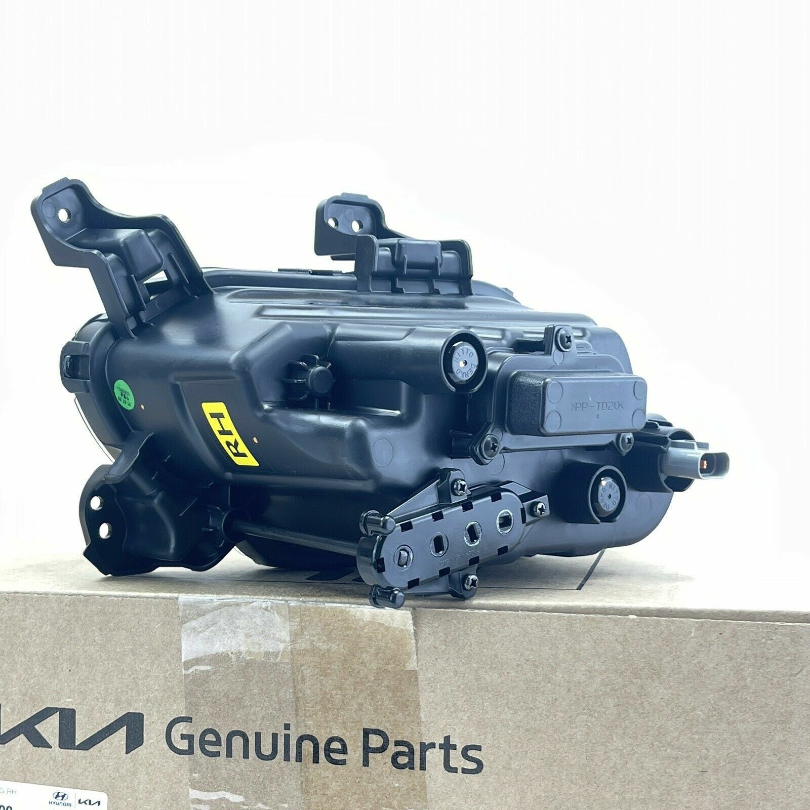 GENUINE Front Right Passenger Side Fog Light Lamp for Kia Sorento 92202P2000