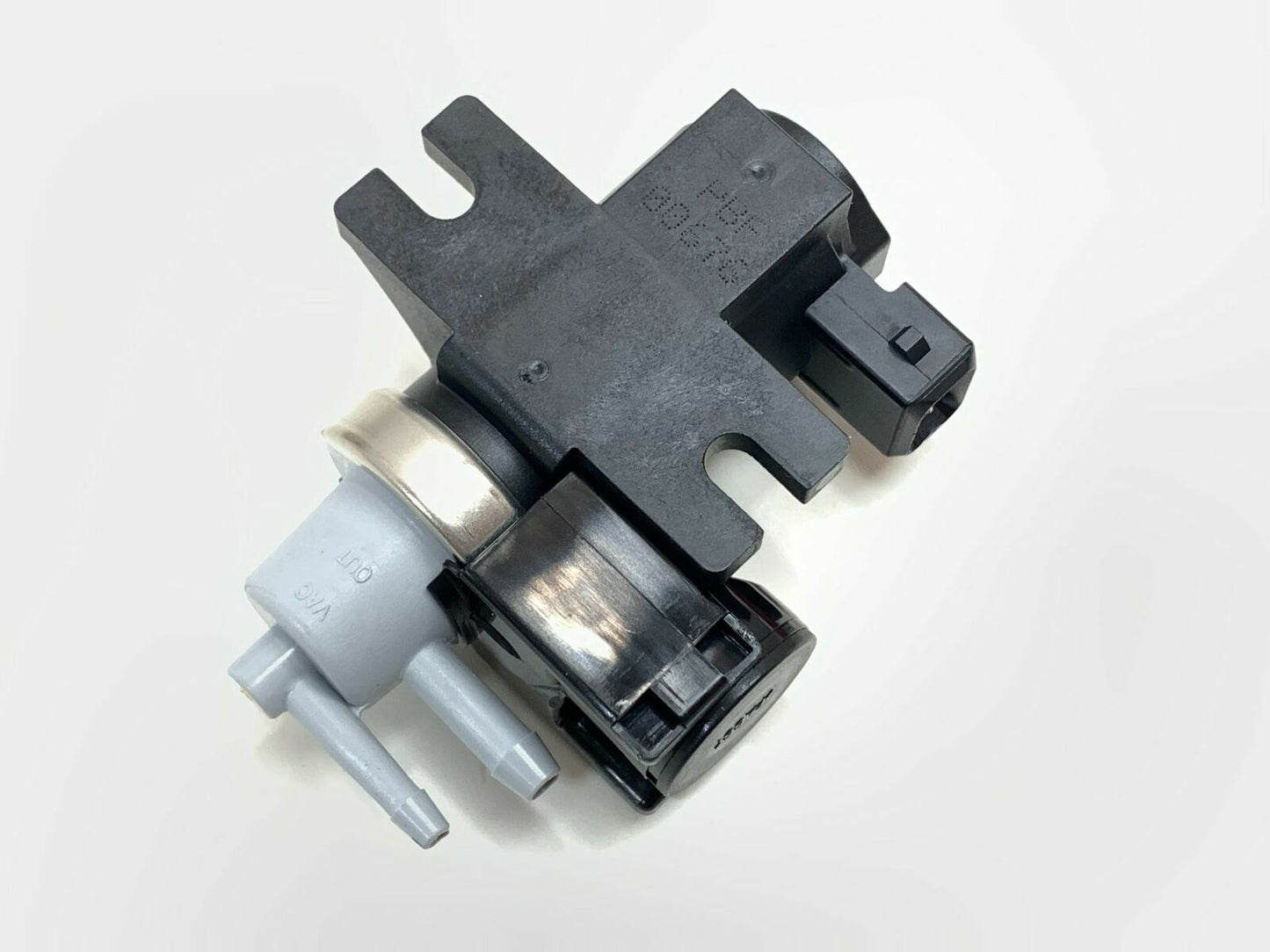 GENUINE Evap Vapor Solenoid Purge Control Valve for Kia Sorento 03-06 351202700