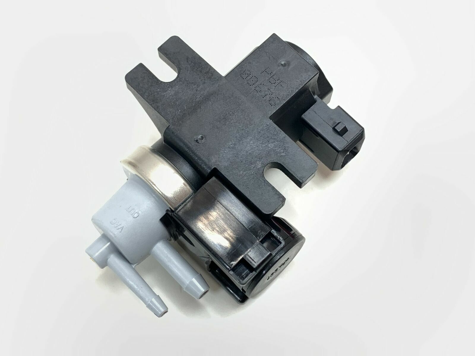 GENUINE Evap Vapor Solenoid Purge Control Valve for Kia Sorento 03-06 351202700
